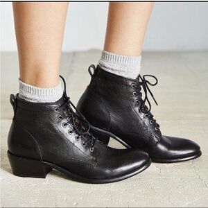 Frye Carson Lace Up Boots